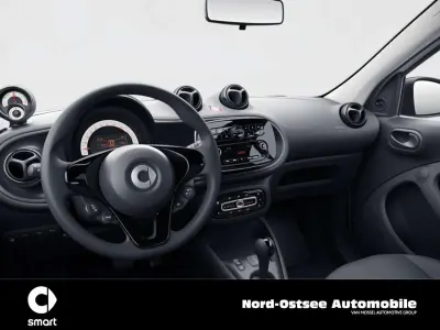 Gebraucht Smart ForFour Electric Drive 60 kW (82 PS) 2021 Karosserie in white Limousine