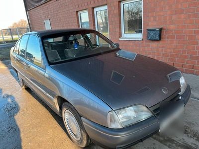 Grau Gebraucht 1987 Opel Omega Limousine | 2.995 €