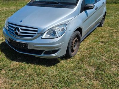 Mercedes B200