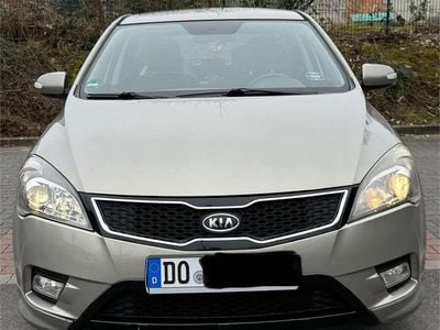 Gebraucht Kia Ceed Spirit 128 PS (94 kW) 2012 Kleinwagen