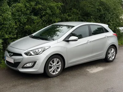 Gebraucht Hyundai i30 Trend 110 PS (80 kW) 2013 Silber Kleinwagen