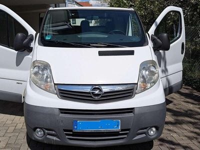 Second-hand Opel Vivaro 114 CP (83 kW) 2012 Alb Monovolum