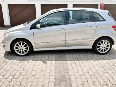 Gebraucht Mercedes B200 136 PS (100 kW) 2006 Silber Van / Kleinbus