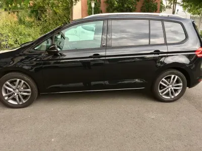 Gebraucht VW Touran Sound 110 PS (80 kW) 2017 Schwarz Van / Kleinbus