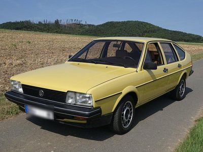 Gebraucht VW Passat 115 PS (84 kW) 1981 Gelb Limousine