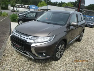 Gebraucht Mitsubishi Outlander Diamant Edition 150 PS (110 kW) 2020 Braun SUV