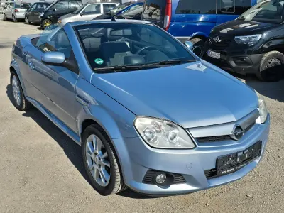 Używany Opel Tigra Sport 125 KM (91 kW) 2006 Niebieski Kabriolet