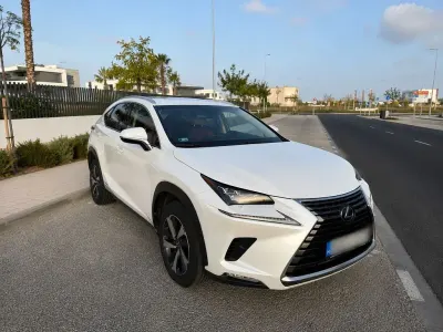 Gebraucht Lexus NX350h 155 PS (114 kW) 2018 Weiß SUV