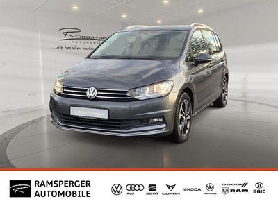 Grau (indiumgrau metallic) Gebraucht 2020 VW Touran United Van / Kleinbus | 26.990 € (Fairer Preis)