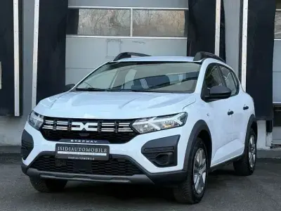 Używany Dacia Sandero Essentiel 91 KM (66 kW) 2023 Biały Sedan/Limuzyna