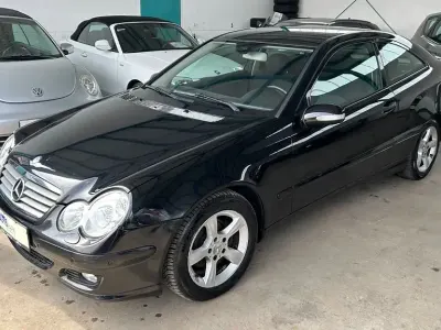Gebraucht Mercedes C180 143 PS (105 kW) 2005 Schwarz Coupé