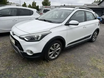 Gebraucht Hyundai i20 Active 120 PS (88 kW) 2017 Polar white / sol Kleinwagen