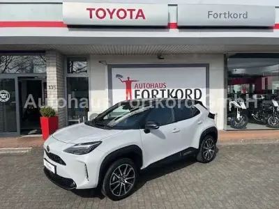 Neu Toyota Yaris Cross Sport 131 PS (96 kW) 2026 Weiß SUV
