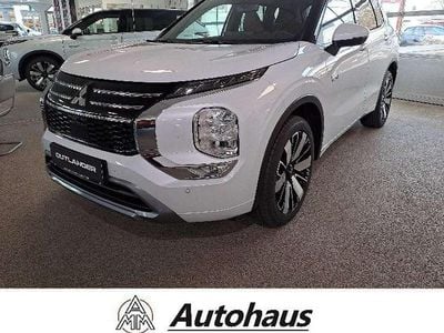 Neu Mitsubishi Outlander P-HEV Top 136 PS (100 kW) 2025 Titan weiss/panther schwarz SUV