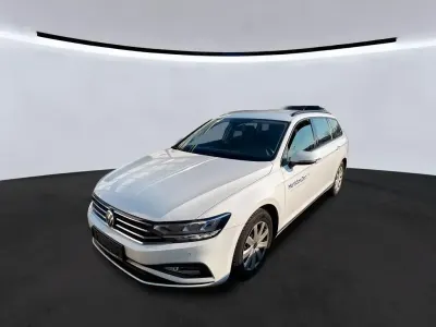 Gebraucht VW Passat Basis 150 PS (110 kW) 2021 Pure white Kombi