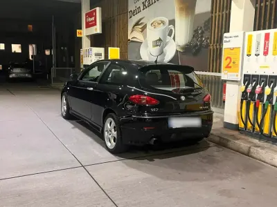Gebraucht Alfa Romeo 147 120 PS (88 kW) 2002 Schwarz Kleinwagen