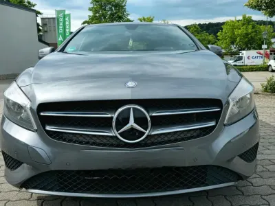 Gebraucht Mercedes A180 122 PS (89 kW) 2013 Grau Limousine