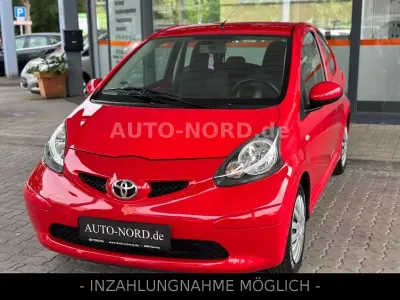 Gebraucht Toyota Aygo 68 PS (50 kW) 2007 Rot Kleinwagen