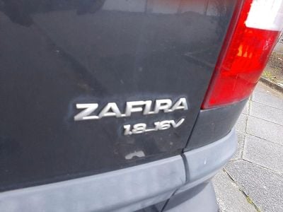 Second-hand Opel Zafira 101 CP (74 kW) 1999 Negru Monovolum