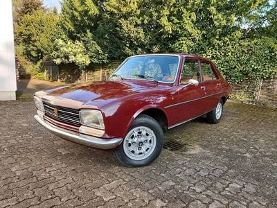Rot Gebraucht 1976 Peugeot 504 Limousine | 10.999 €