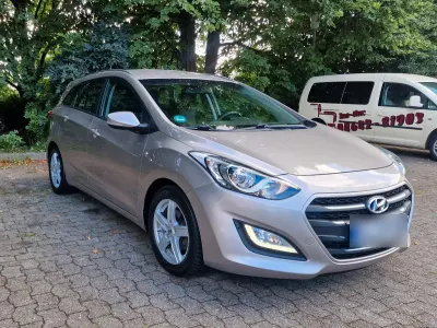 Gebraucht Hyundai i30 110 PS (80 kW) 2016 Silber Kombi