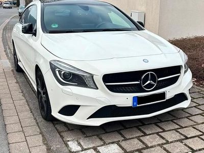 Gebraucht Mercedes CLA180 Shooting Brake 122 PS (89 kW) 2016 Weiß Kombi