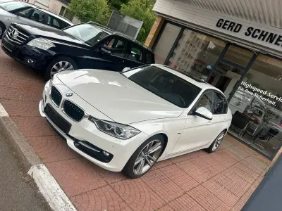 Gebraucht BMW 320 Sport Line 184 PS (135 kW) 2012 Weiß Limousine