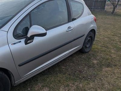 Gebraucht Peugeot 207 Tendance 95 PS (69 kW) 2010 Silber Limousine