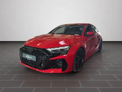 Neu Audi RS3 Sportback Advanced 400 PS (294 kW) 2026 Progressivrot metallic (metallic) Kleinwagen