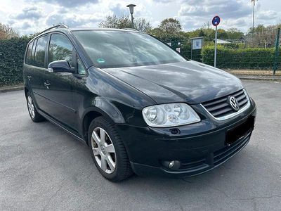 Second-hand VW Touran 140 CP (102 kW) 2006 Negru Monovolum