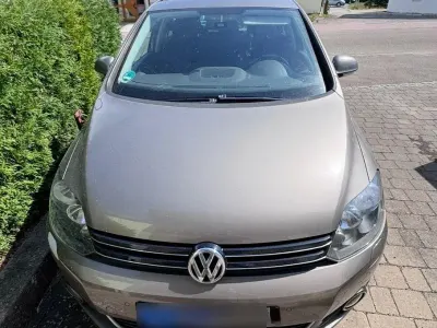 Gebraucht VW Golf Plus Life 122 PS (89 kW) 2013 Braun Van / Kleinbus