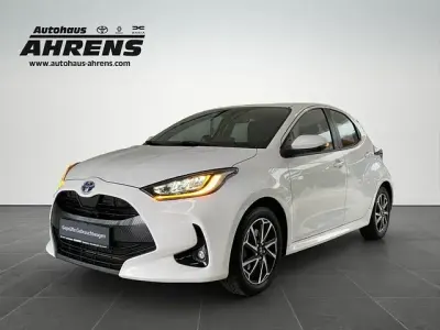 Gebraucht Toyota Yaris Hybrid Team 116 PS (85 kW) 2022 Weiß Kleinwagen