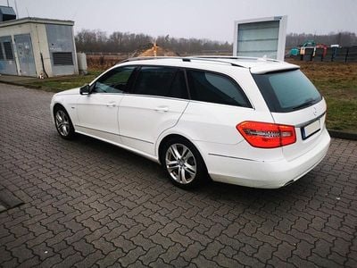 Weiß Gebraucht 2010 Mercedes E350 Avantgarde Kombi | 8.300 € (Fairer Preis)