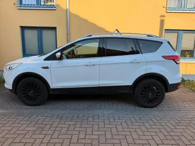 Gebraucht Ford Kuga 120 PS (88 kW) 2016 Weiß SUV
