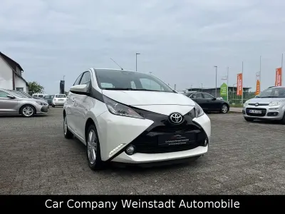 Gebraucht Toyota Aygo Edition-S 69 PS (50 kW) 2016 Weiß Kleinwagen