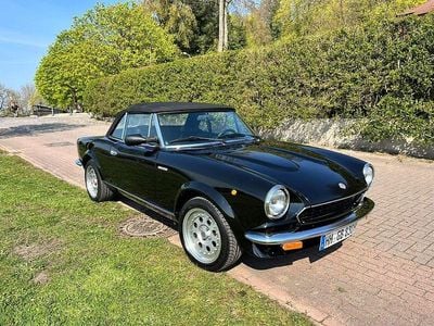 Second-hand Fiat 124 Spider 135 CP (99 kW) 1985 Negru Cabrio