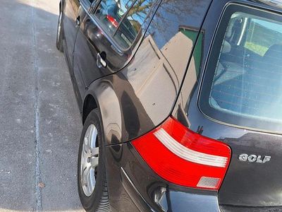 Schwarz Gebraucht 2003 VW Golf IV Kleinwagen | 1.450 € (Fairer Preis)