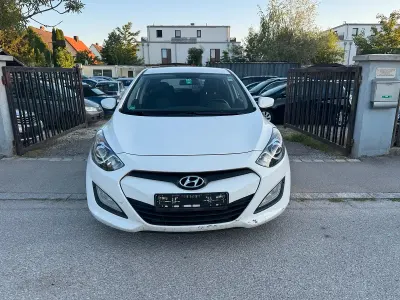Gebraucht Hyundai i30 110 PS (80 kW) 2014 Weiß Limousine