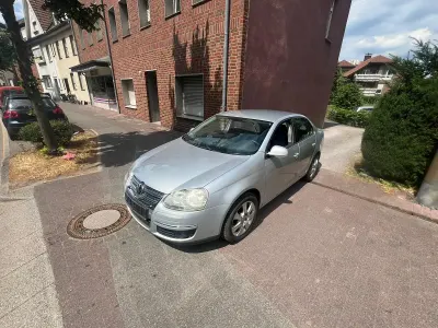 Gebraucht VW Jetta 102 PS (75 kW) 2010 Silber Limousine