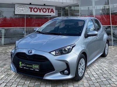 Usata Toyota Yaris Hybrid Comfort 116 CV (85 kW) 2022 Argento Berlina