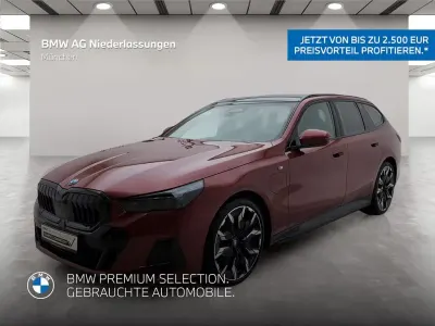 Gebraucht BMW 550e M Sport 489 PS (359 kW) 2025 Rot Kombi