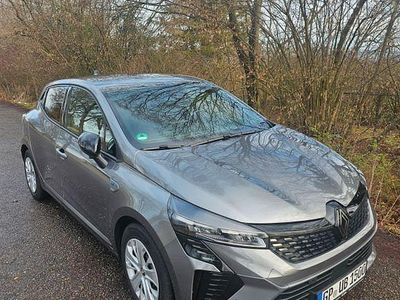 Grau Gebraucht 2024 Renault Clio V Esprit Alpine Limousine | 20.000 € (Teuer)