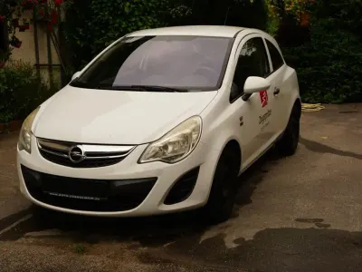 Gebraucht Opel Corsa 69 PS (50 kW) 2011 Weiß Kleinwagen
