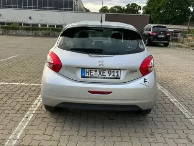 Gebraucht Peugeot 208 Access 68 PS (50 kW) 2014 Silber Kleinwagen