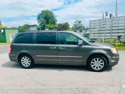 Gebraucht Chrysler Grand Voyager Limited 170 PS (125 kW) 2011 Silber Van / Kleinbus