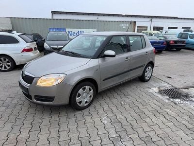 Beige Gebraucht 2010 Skoda Fabia Ambiente Limousine | 5.650 € (Fairer Preis)