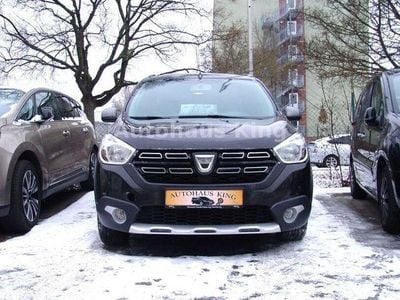 Schwarz Gebraucht 2022 Dacia Lodgy Stepway Van / Kleinbus | 16.500 € (Fairer Preis)