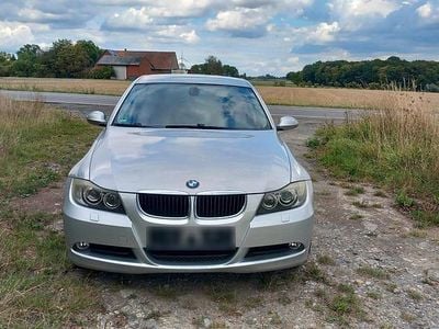 Gebraucht BMW 318 122 PS (89 kW) 2007 Silber Limousine