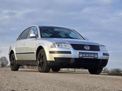 Blau Gebraucht 2002 VW Passat Trendline Limousine | 3.999 € (Etwas zu teuer)