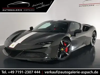 Usata Ferrari SF90 1001 CV (736 kW) 2021 Grigio Coupé